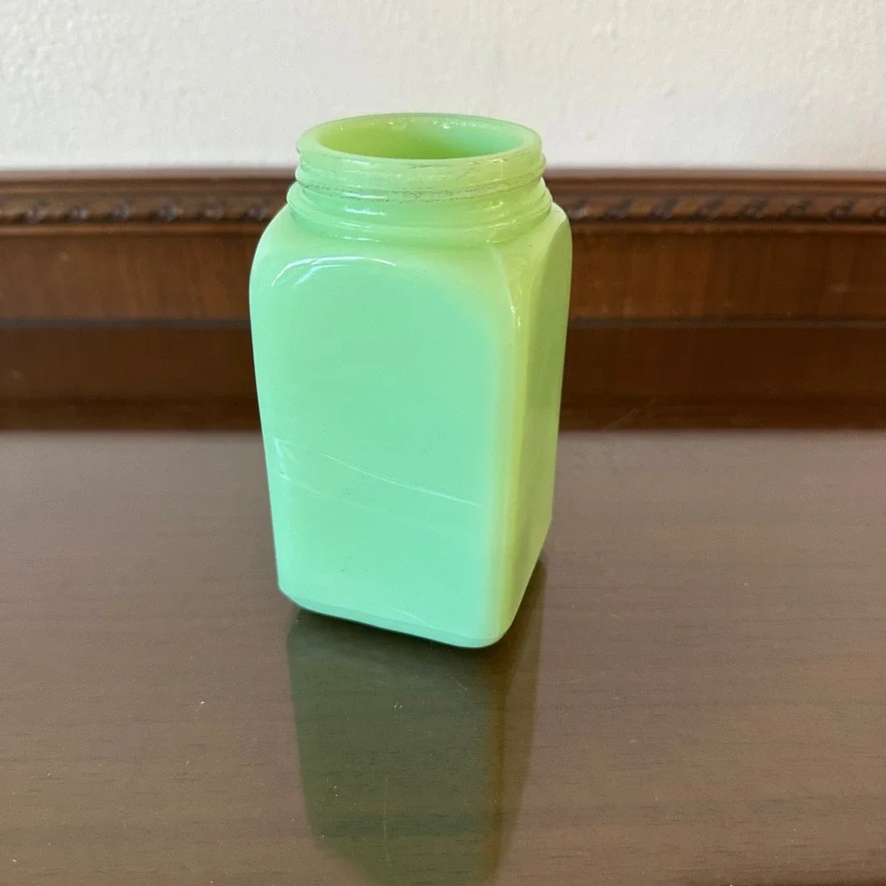 Mckee vintage jadeite
